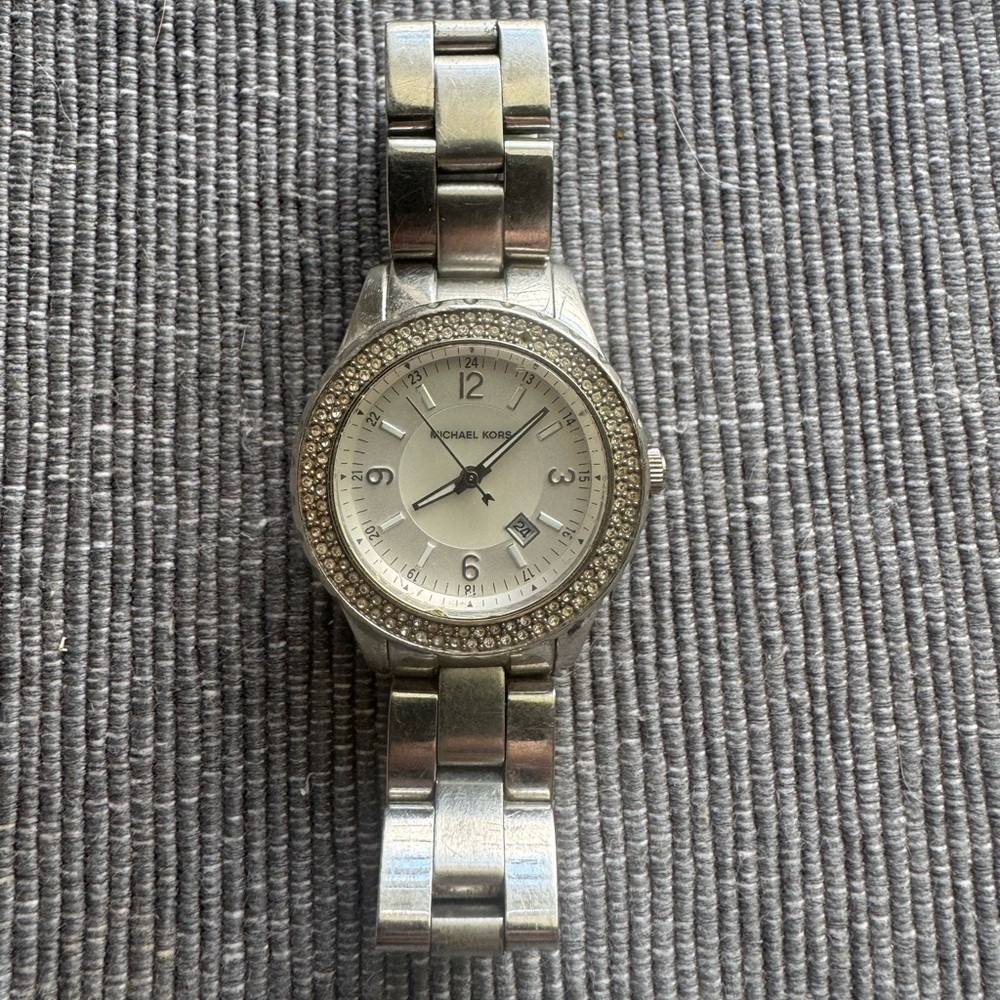 Michael Kors Madison MK5401 Women Silver Stainless Steel Analog Dial Watch